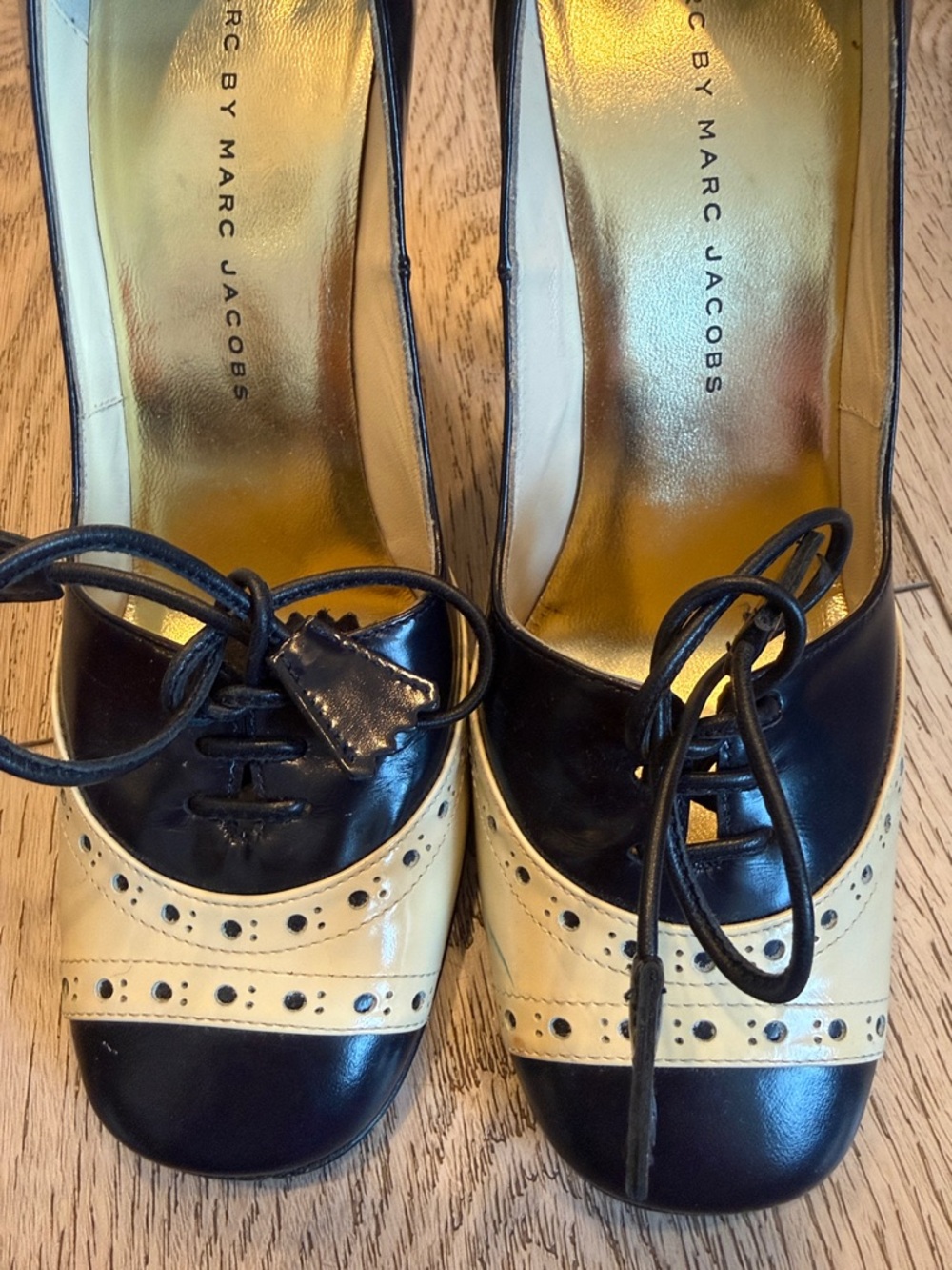 Marc by Marc Jacobs Two-Tone Black and Cream Brogue-Style High Heel Pumps - Picture 3 of 10